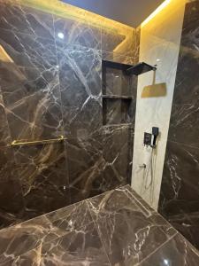 Ένα μπάνιο στο The Lotus Inn