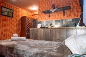 a kitchen with a large bed in a room at Etno kuća Biblioteka in Smederevo