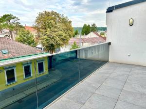 an empty balcony with a swimming pool on a building at 90 m2 Apartment with 2 Balconies & Free Parking in Vienna