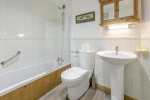 Koupelna v ubytování 2 Bed in Liskeard oc-t32876 + 17 fotografií