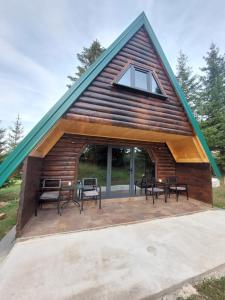 Budova, kde se chata nachází