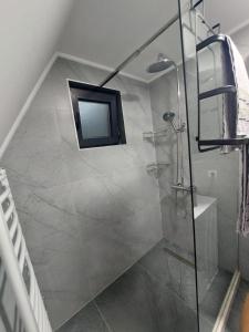 Koupelna v ubytování Golden view 2 + 10 fotografií