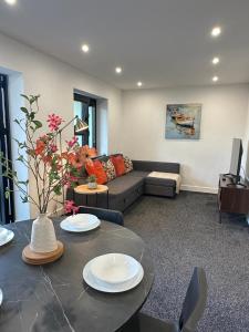 a living room with a couch and a table at Bright & Spacious Apartment with large balcony and free parking in Oxford