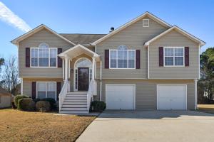 ハンプトンにあるSpacious 4 Bedroom 3 Bath House in Metro Atlantaの私道付家