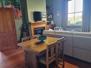 Dapur atau dapur kecil di Paradise Cottage Historical home