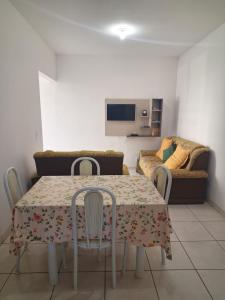 TV a/nebo společenská místnost v ubytování Apartamento Charmoso no térreo