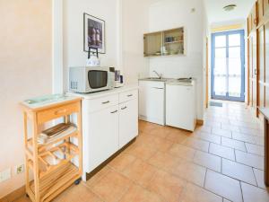 Dapur atau dapur kecil di Home with Sea View in Le Pouldu