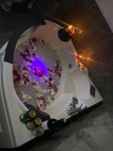 a bath tub with flowers on the side of it at Quinta Los Ángeles in Riobamba +44 photos