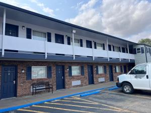 Budova, kde se motel nachází + 20 fotografií