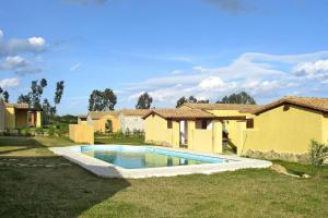 Πισίνα στο ή κοντά στο Villa in San Pietro near White Sand Beach