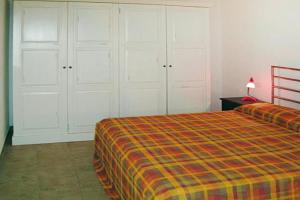 Ένα ή περισσότερα κρεβάτια σε δωμάτιο στο Villa in San Pietro near White Sand Beach +14 φωτογραφίες