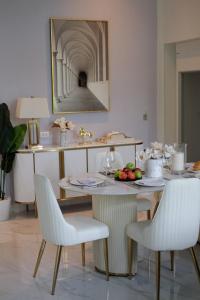 a dining room with a table and chairs with a plate of fruit at 5-Star Pool Villa 4BR Private Luxury-Sukhumvit in Ban Nong Chaeng