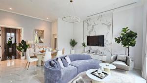 a living room with a blue couch and a table at 5-Star Pool Villa 4BR Private Luxury-Sukhumvit in Ban Nong Chaeng