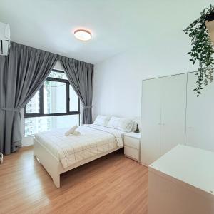 a white bedroom with a bed and a window at Regalia 2B1R 8pax Condo Forest City GB H-1902 in Gua Sai