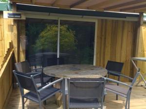 Φωτογραφία από το άλμπουμ του Chalet 50m² avec Terrasse - 8 personnes, 3 chambres - API-1-52-551 σε Les Grandes-Ventes