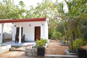 Сад в Fruit Garden Resort Sigiriya