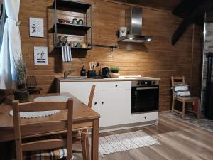 Kuchyň nebo kuchyňský kout v ubytování Popa Cabana