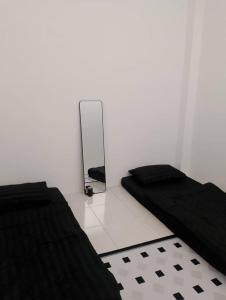 En eller flere senge i et værelse på Nazana Homestay + 5 billeder