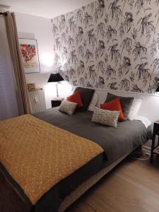 Katil atau katil-katil dalam bilik di Chambre privée avec balcon et parking gratuit Anglet Bayonne