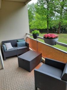 Ruang duduk di Chambre privée avec balcon et parking gratuit Anglet Bayonne