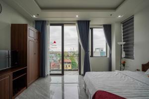 Ένα ή περισσότερα κρεβάτια σε δωμάτιο στο GOLDEN JOY HOTEL & APARTMENT
