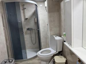 a bathroom with a shower and a toilet and a sink at Garden House Apartments in Kʼanakʼerravan +56 photos