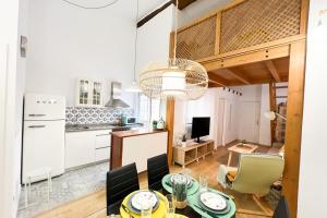 Una cocina o cocineta en NUEVO bonito ático centro tradicional en Alicante Mercado Central