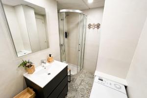 Un baño de NUEVO bonito ático centro tradicional en Alicante Mercado Central 36 fotos más