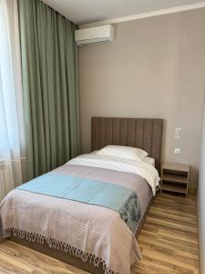 En eller flere senge i et værelse på Bereke