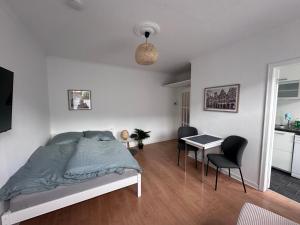 a bedroom with a bed and a table and chairs at Ecostay Al Porto in Münster