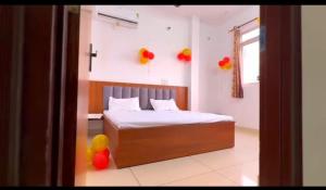 a bedroom with a bed with balloons on the floor at Moon light hotel in Jāmb