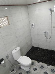 Ένα μπάνιο στο Kawandini Homestay