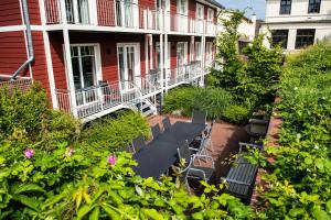 ヴァンガーオーゲにあるSchwedenhus 3 für 12 Personenの中庭