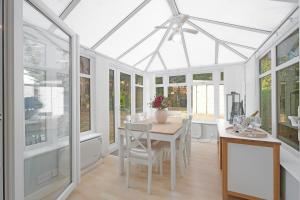 Fotografie z fotogalerie ubytování Keel Drive Modern 3-Bedroom, 2-Bathroom Home v destinaci Slough