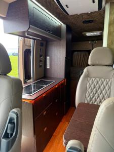an interior view of an rv with a kitchen at Hotel auf Räder in Wangen im Allgäu