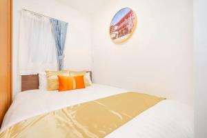 Postel nebo postele na pokoji v ubytování Akihabara Skytree Premium Apartment 301