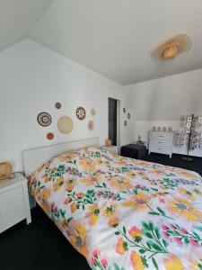 Ένα ή περισσότερα κρεβάτια σε δωμάτιο στο L'Atelier de l'Apothicaire