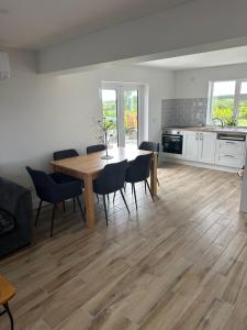 a kitchen and dining room with a table and chairs at Hollys Cottage in Ahimma