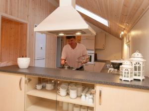 Dapur atau dapur kecil di 14 person holiday home in Rødby-By Traum