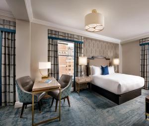 Giường trong phòng chung tại Hotel Grand Milano Near Delhi Airport