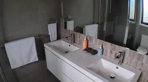 Gallery image of Peaceful Throsby Stay with Garden and Garage Perfect for Families in Harrison