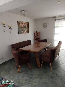 a dining room with a wooden table and chairs at Ferienhaus Mina im Harz in Stapelburg