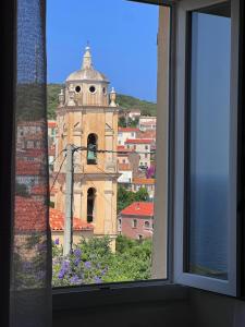 Το κτήριο όπου στεγάζεται  το διαμέρισμα