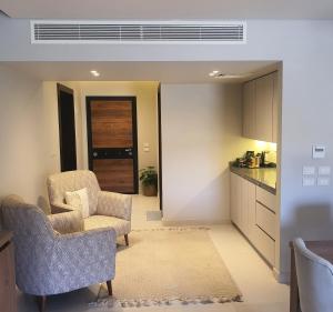 Η κουζίνα ή μικρή κουζίνα στο شقة فندقية الشيخ زايد بحديقة خاصة ومدخل خاص داخل كمبوند