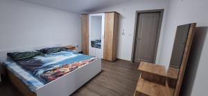 a bedroom with a bed and a wooden floor at Park Residence in Hoghiz