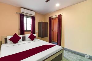 Ένα ή περισσότερα κρεβάτια σε δωμάτιο στο Hotel Ashirbad I comfort Near Railway Station +21 φωτογραφίες