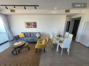 Ruang duduk di Amazing apartments with a private swimming pool near the sea of Galilee