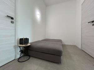a bed sitting in a room with a table at Metro Bengasi sotto casa, Turin top in Moncalieri