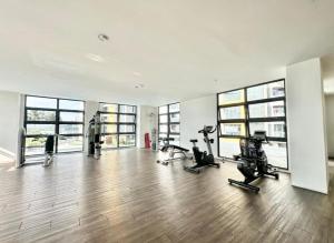 Fitnes centar i/ili fitnes sadržaji u objektu SilkSky Homesuit -3 Pax, Near The Mines, Free Car Park, 200mbps WIFI, Netflix