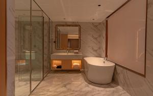 Φωτογραφία από το άλμπουμ του CHENG SHUANG PHOENIX HOTEl凤凰成双酒店 σε Kon Rung (1)